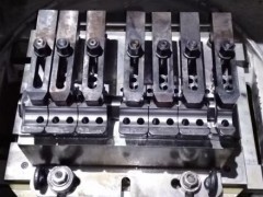 降低气缸盖摇臂轴座孔平行度不合格率的工艺改进