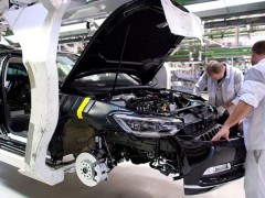 德国汽车行业因关税陷入危机 一年裁员逾5万人